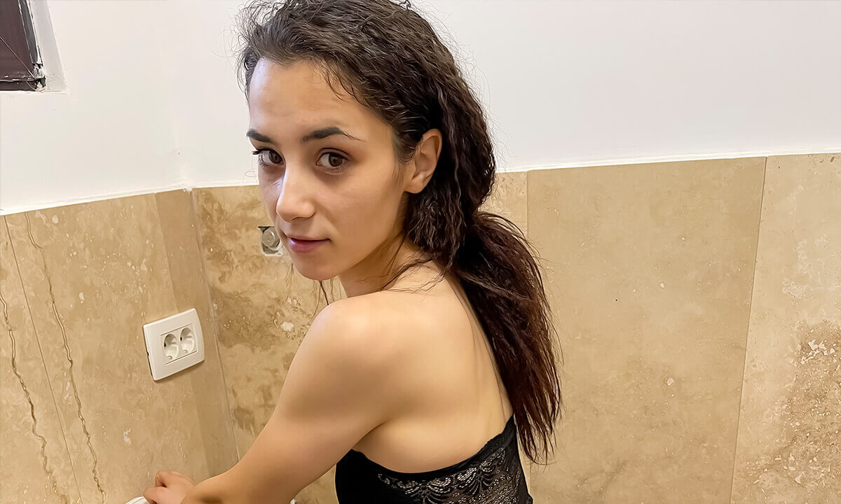 Brunette 18 yo Teen Quick Fuck In Public Toilet