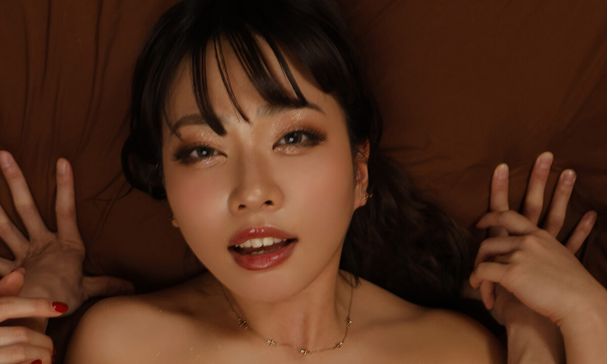 Kaho Imai – Friend's Gyaru Wife Visited Me at My Messy Apartment 3