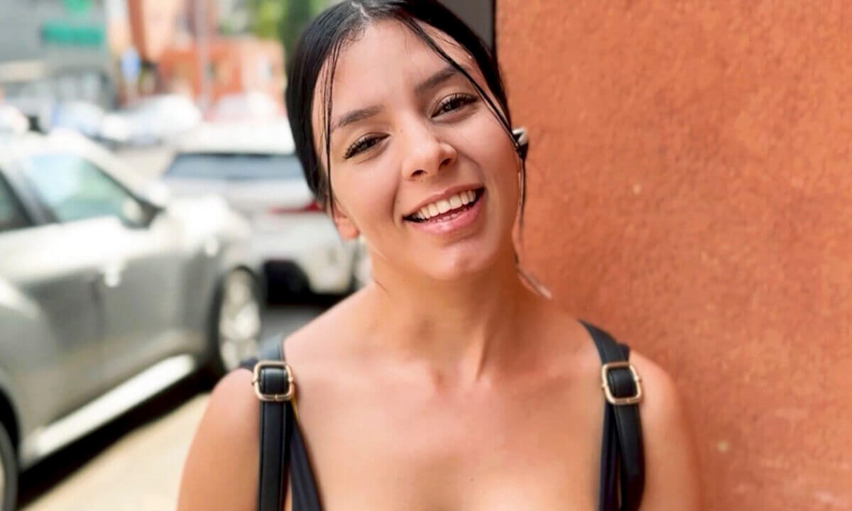 PutaLocura - Horny Colombian Hottie Daniela Ortiz Caught