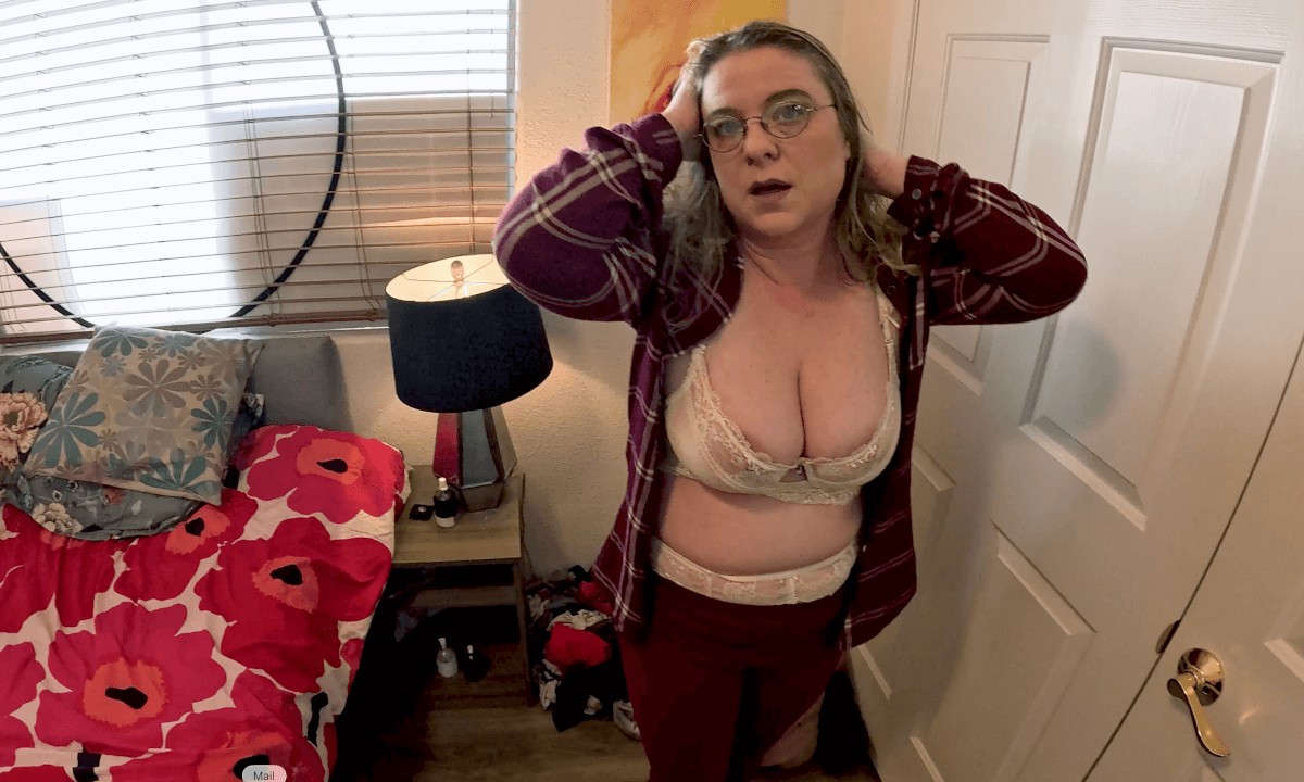 Stepmom Admits She’s Horny For Stepson